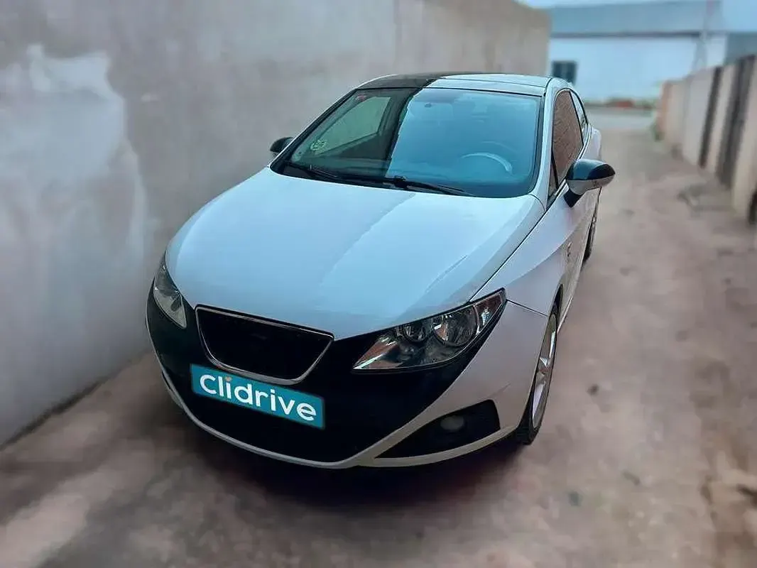 Usado Seat Ibiza SC Sport 105 CV (77 kW) 2010 Blanco Utilitario