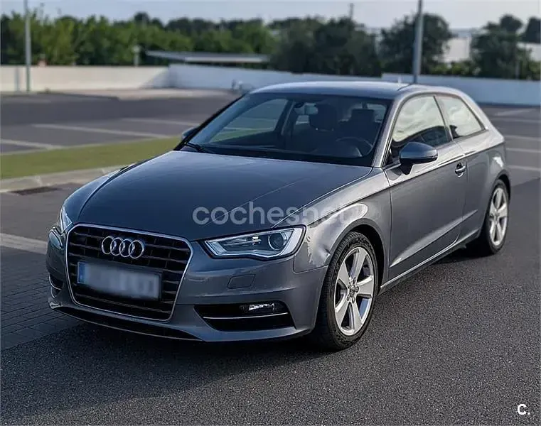 Usado Audi A3 Ambition 150 CV (110 kW) 2014 Gris / plata Berlina