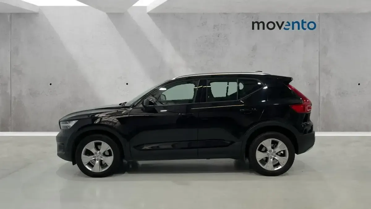 Usado Volvo XC40 Momentum 197 HP (144 kW) 2021 Preto SUV