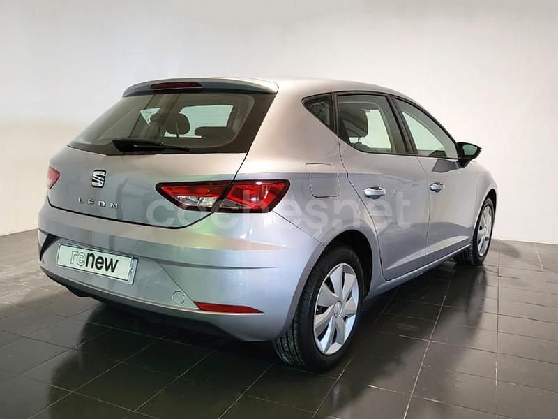 Usado Seat Leon Reference 115 CV (84 kW) 2017 Gris / plata Berlina