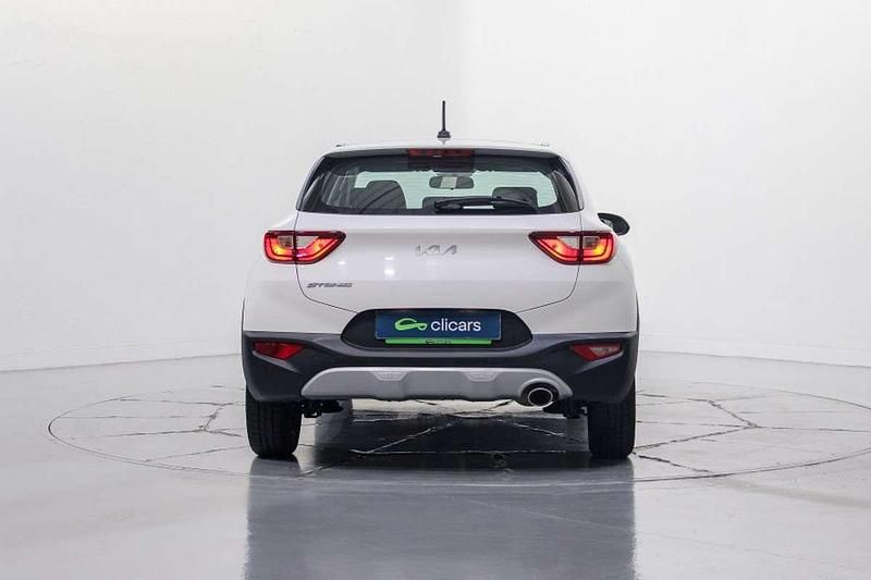 Usado Kia Stonic 84 CV (61 kW) 2022 Blanco SUV