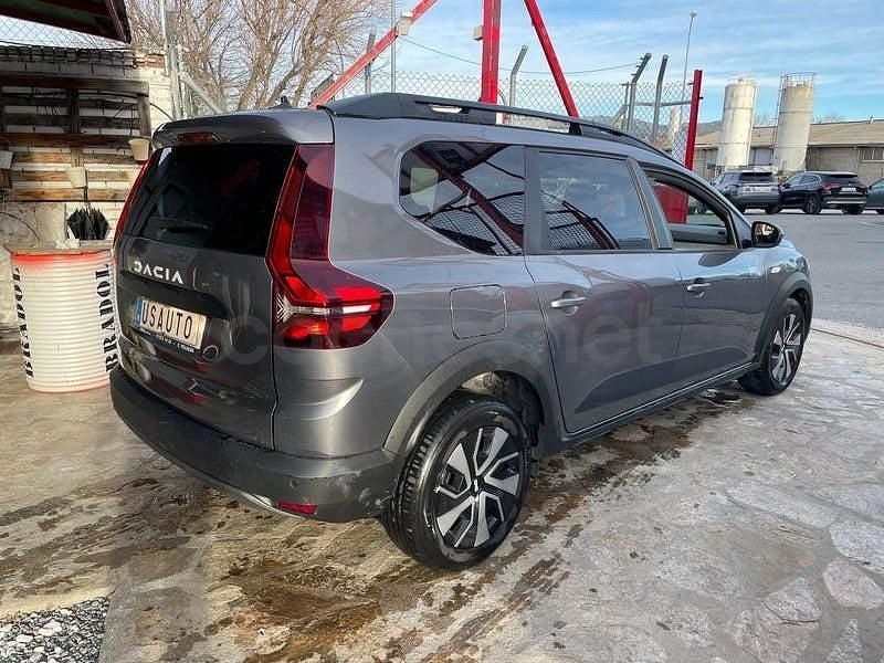 Usado Dacia Jogger Expression 110 CV (80 kW) 2025 Gris / plata Monovolumen