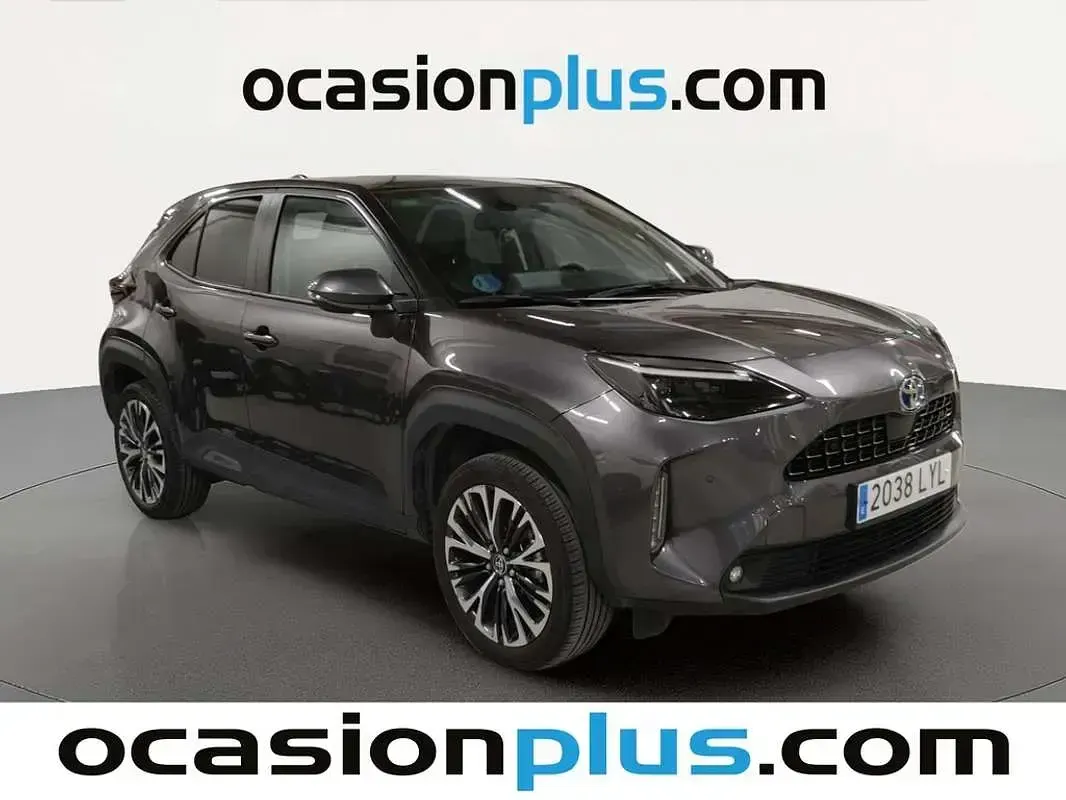 Usado Toyota Yaris Cross Plus 116 CV (85 kW) 2022 Gris SUV