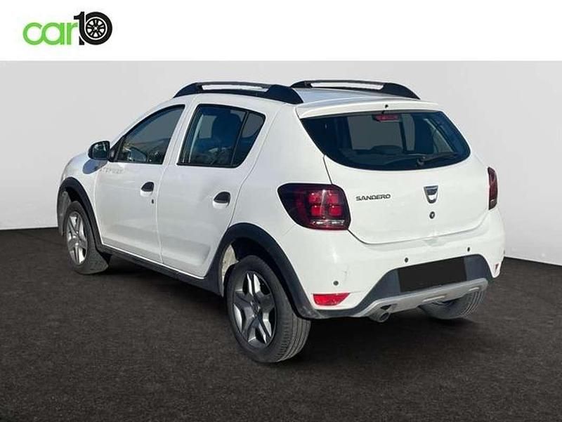 Usado Dacia Sandero Comfort 91 CV (66 kW) 2020 Blanco Utilitario