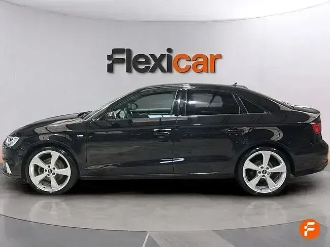 Usado Audi A3 Design 184 CV (135 kW) 2018 Negro Berlina