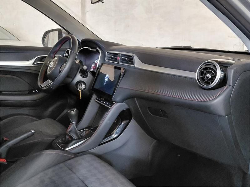 Usado MG ZS Comfort 106 HP (77 kW) 2025 Cinzento SUV