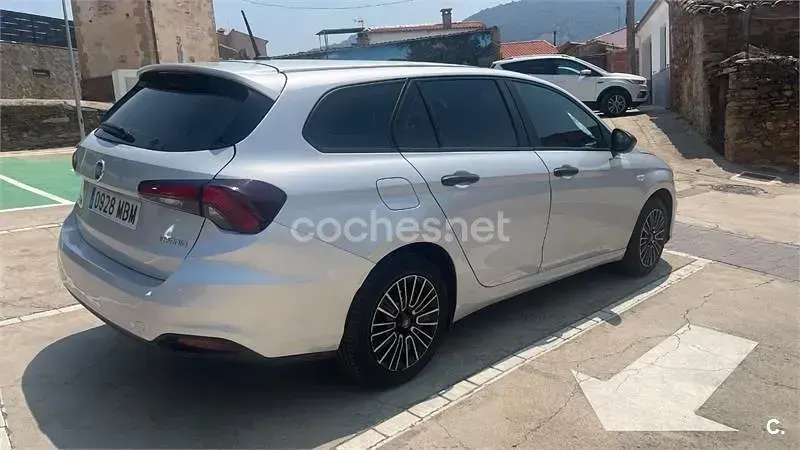 Usado Fiat Tipo 130 CV (95 kW) 2022 Blanco Familiar
