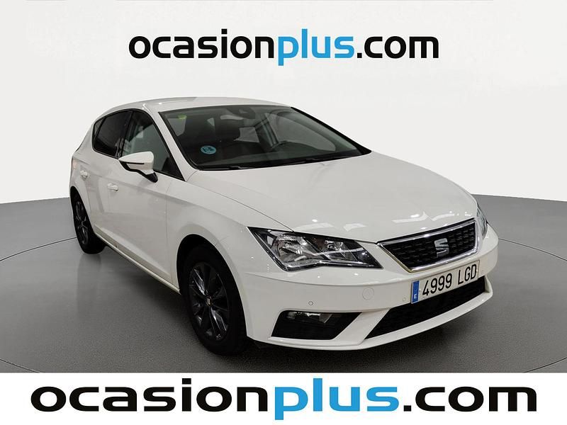 Usado Seat Leon Style 130 CV (95 kW) 2020 Blanco