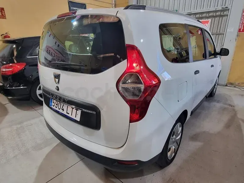 Usado Dacia Lodgy Comfort 95 CV (69 kW) 2021 Blanco Monovolumen