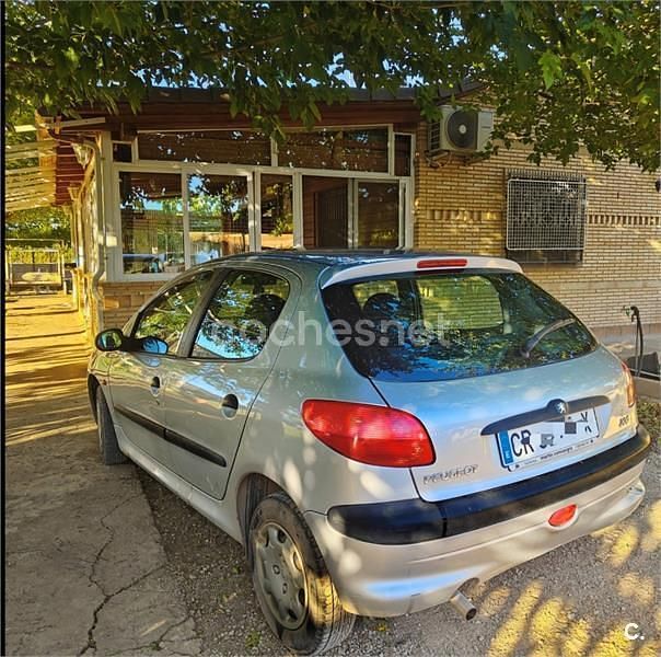 Gris / plata Usado 2003 Peugeot 206 Berlina | 4000 € (Caro) - Imagen 1/4