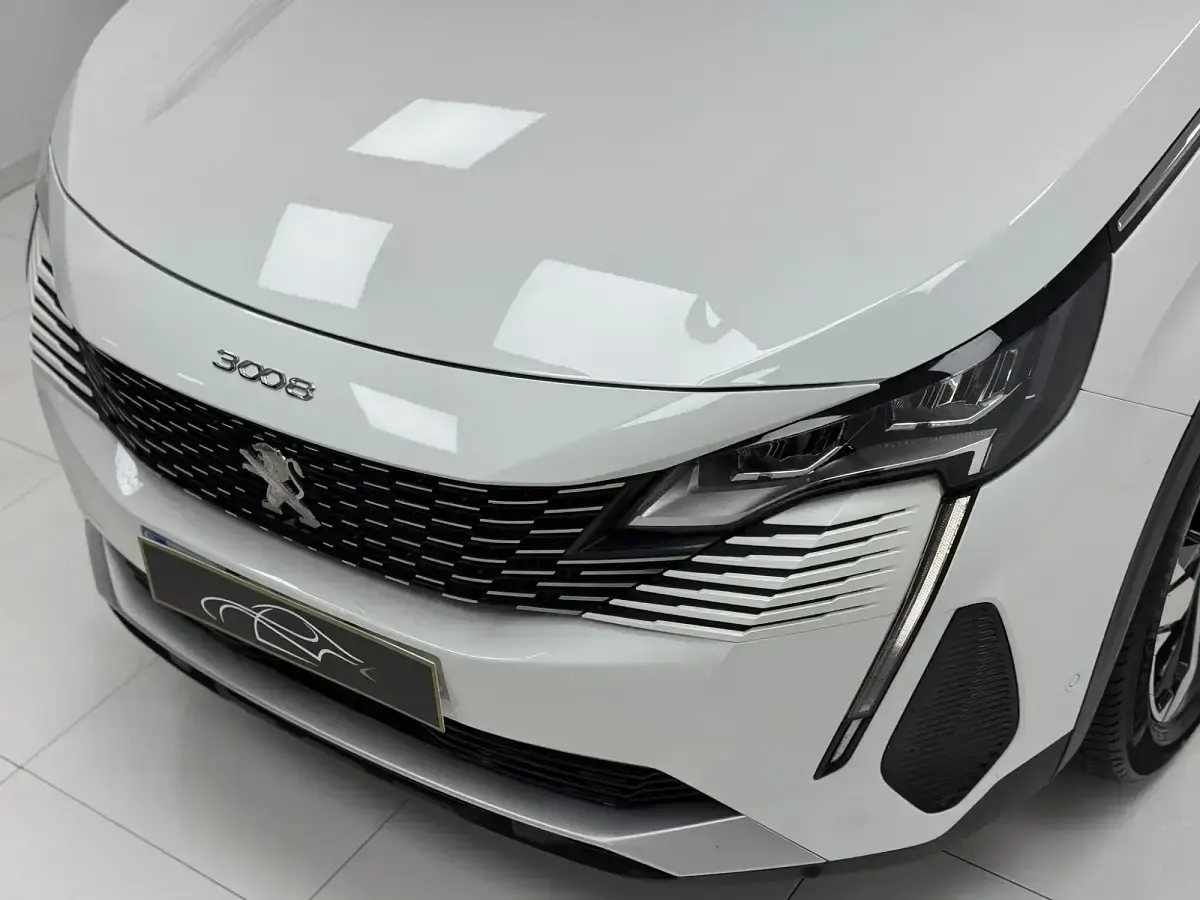 Usado Peugeot 3008 Allure 130 CV (95 kW) 2022 Blanco SUV
