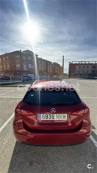 Usado Mercedes A180 136 CV (100 kW) 2023 Rojo Berlina
