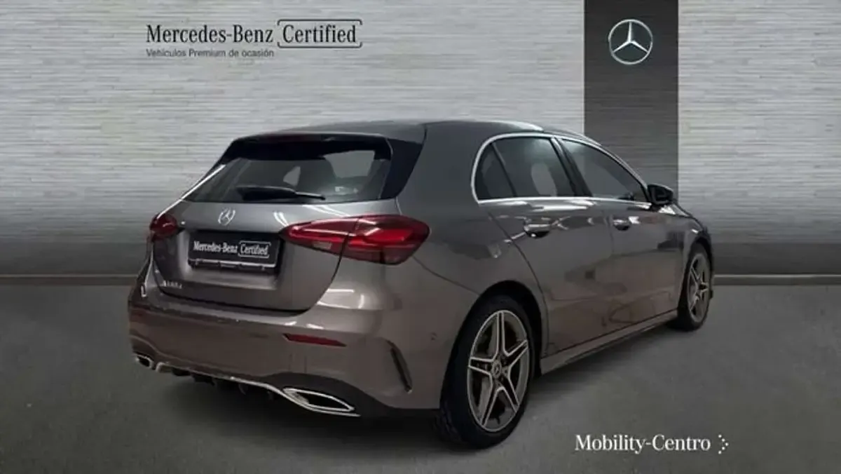 Usado Mercedes A180 109 CV (80 kW) 2024 Gris Utilitario