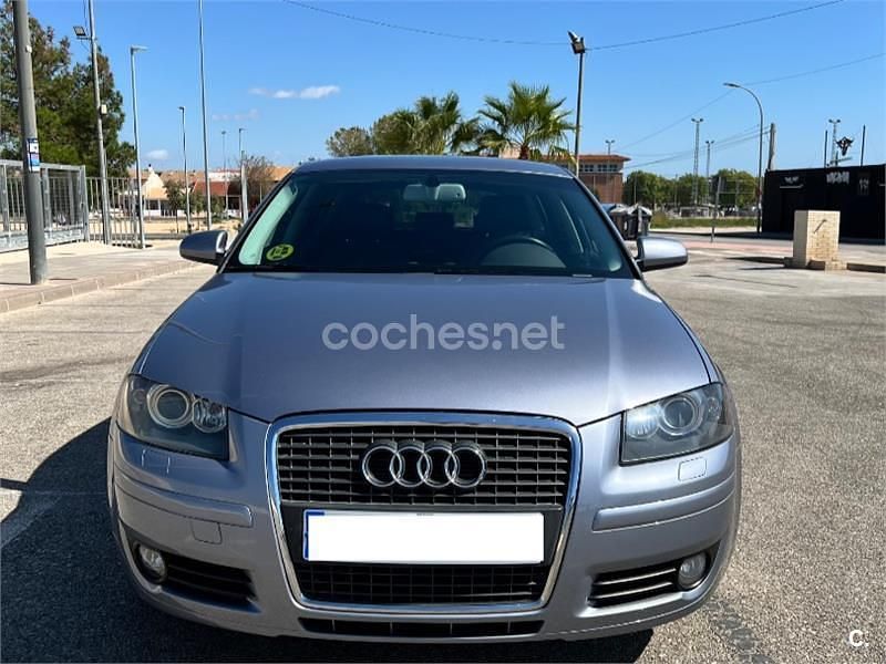 Gris / plata Usado 2007 Audi A3 Ambition Berlina | 9400 € (Un poco caro) - Imagen 1/4