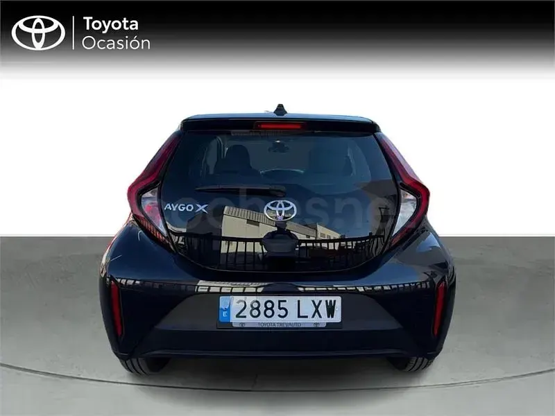 Usado Toyota Aygo X Play 72 CV (52 kW) 2022 Negro SUV