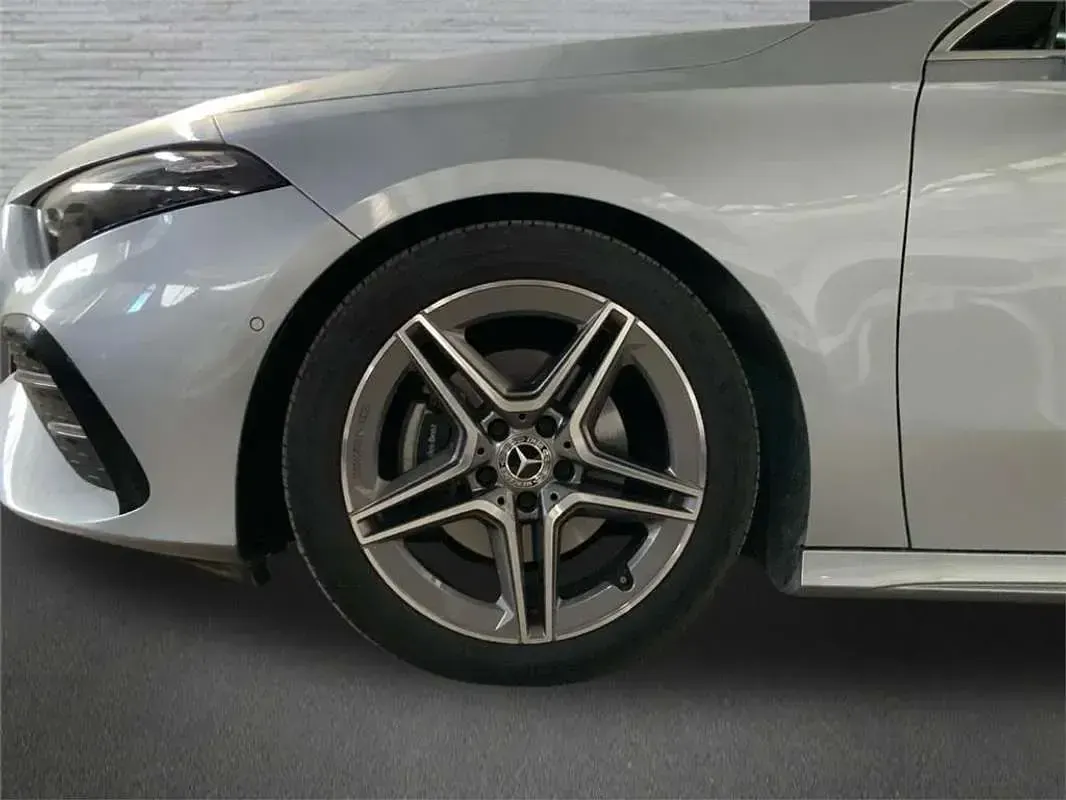 Usado Mercedes A180 136 CV (100 kW) 2025 Berlina