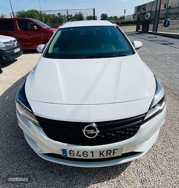 Blanco Usado 2018 Opel Astra Business Familiar | 7900 € (Precio justo) - Imagen 1/4