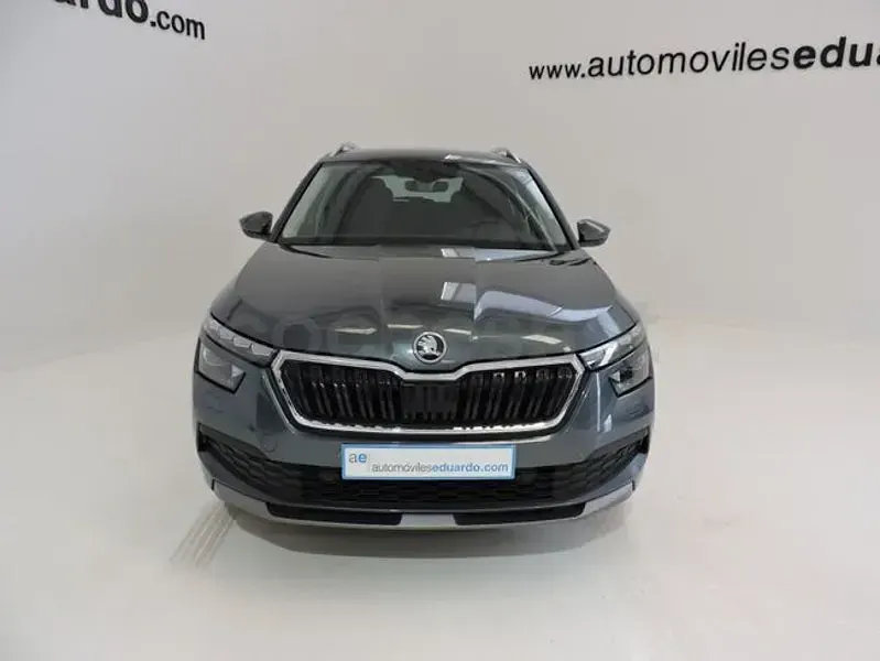 Usado Skoda Kamiq Style 115 CV (84 kW) 2020 Gris / plata SUV