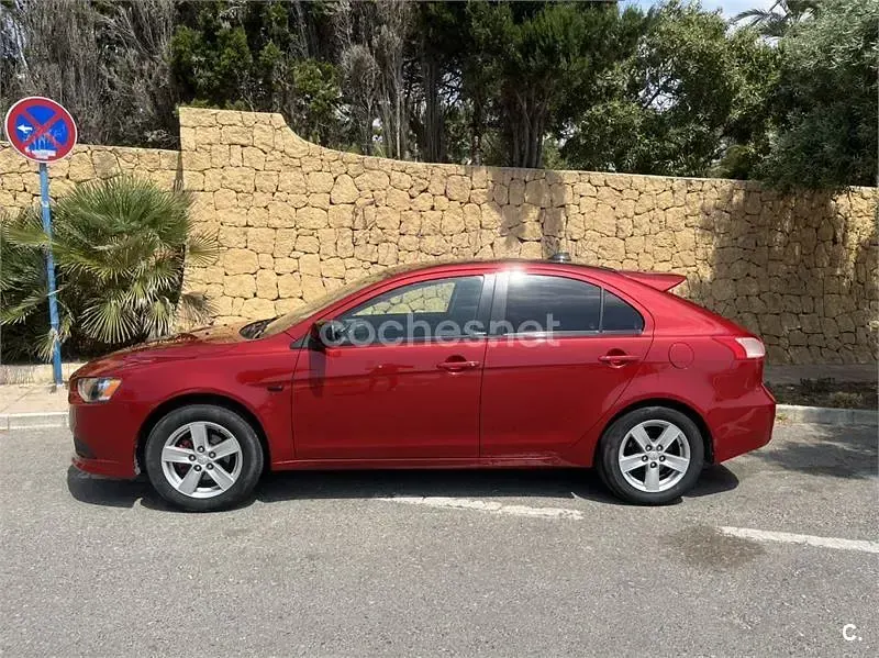 Usado Mitsubishi Lancer Sportback Invite 109 CV (80 kW) 2010 Rojo Berlina