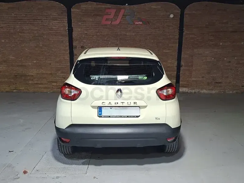 Usado Renault Captur Intens 120 CV (88 kW) 2015 Blanco SUV