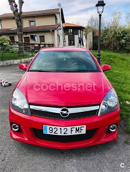 Usado Opel Astra GTC Sport 150 CV (110 kW) 2007 Rojo Berlina
