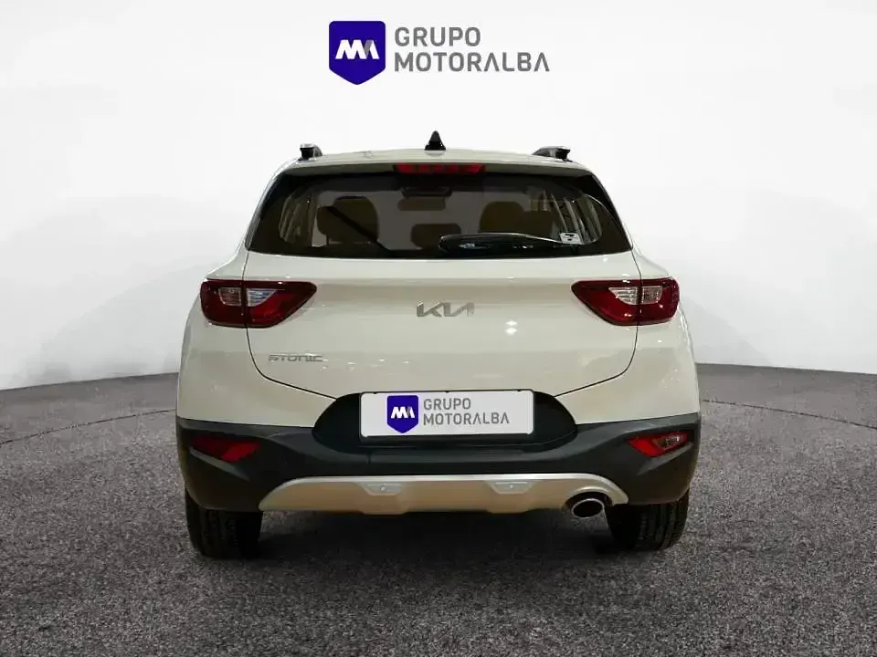 Usado Kia Stonic 84 CV (61 kW) 2024 Blanco SUV