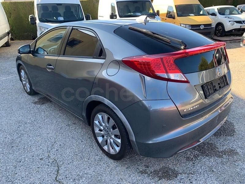 Usado Honda Civic Executive 120 CV (88 kW) 2015 Gris / plata Berlina