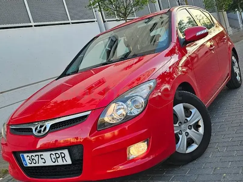 Usado Hyundai i30 Comfort 109 CV (80 kW) 2009 Rojo Berlina