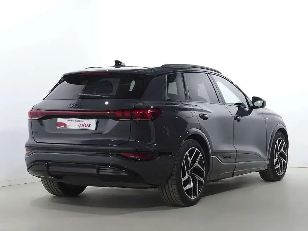 Usado Audi Q6 e-tron Performance 225 kW (306 CV) 2025 Gris SUV