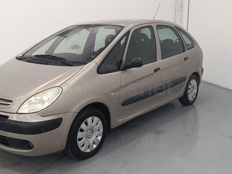 Usado Citroën Xsara Picasso 90 CV (66 kW) 2003 Marrón Monovolumen