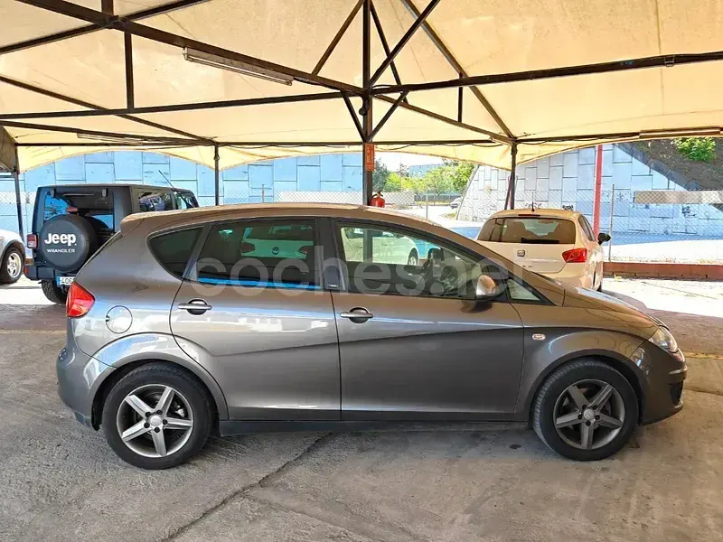 Usado Seat Altea I-Tech 105 CV (77 kW) 2015 Gris / plata Monovolumen