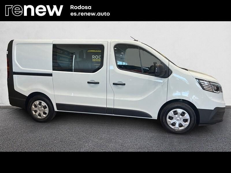 Usado Renault Trafic 110 CV (80 kW) 2022 Blanco Monovolumen