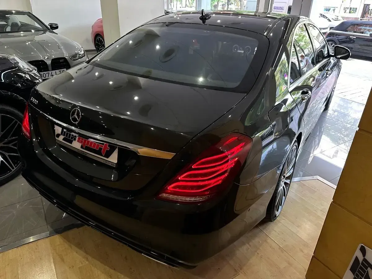Usado Mercedes S500 455 CV (334 kW) 2013 Negro metalizado Berlina