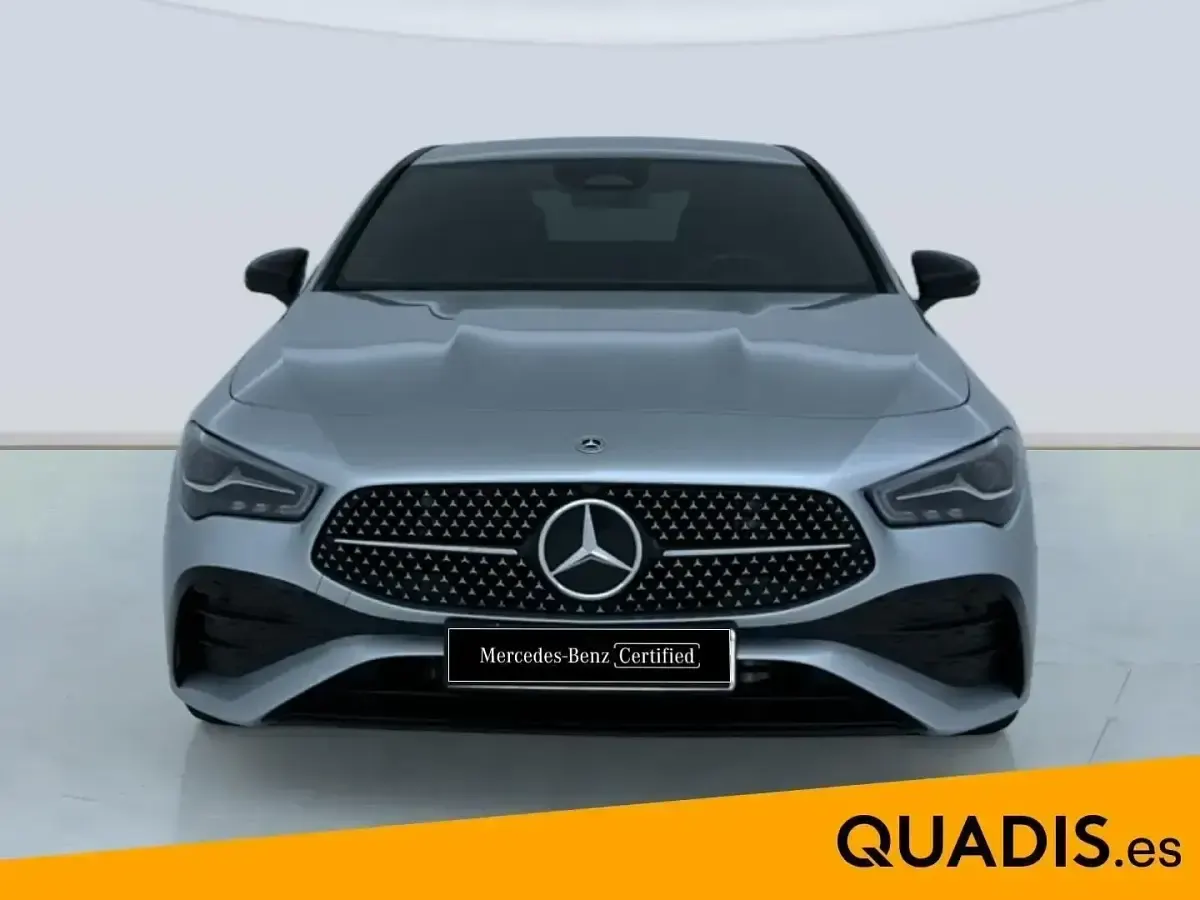 Usado Mercedes CLA220 190 CV (139 kW) 2025 Gris plata Berlina