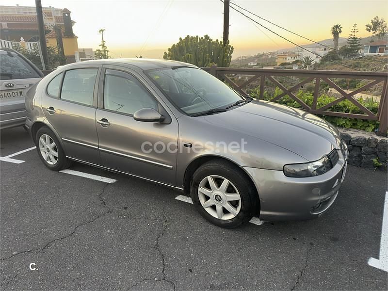 Usado Seat Leon Stella 105 CV (77 kW) 2004 Gris / plata Utilitario