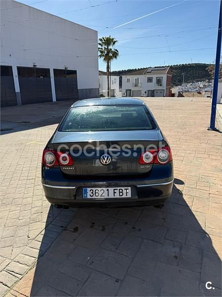 Usado VW Passat Highline 140 CV (102 kW) 2006 Negro Berlina