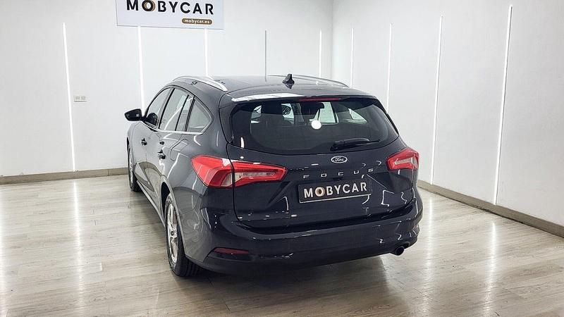 Usado Ford Focus Trend+ 120 CV (88 kW) 2021 Azul Familiar