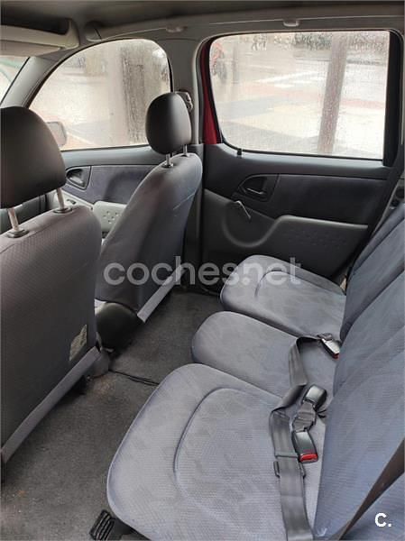 Usado Toyota Yaris Verso Sol 86 CV (63 kW) 2000 Rojo Monovolumen