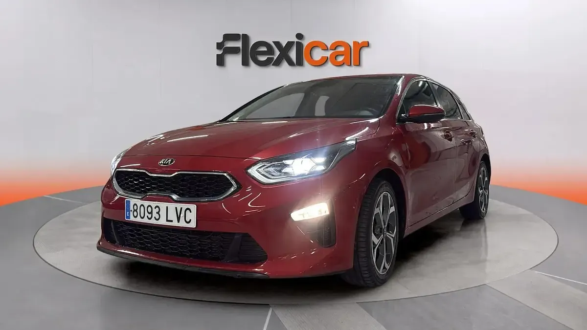 Usado Kia Ceed 136 CV (100 kW) 2021 Granate Utilitario