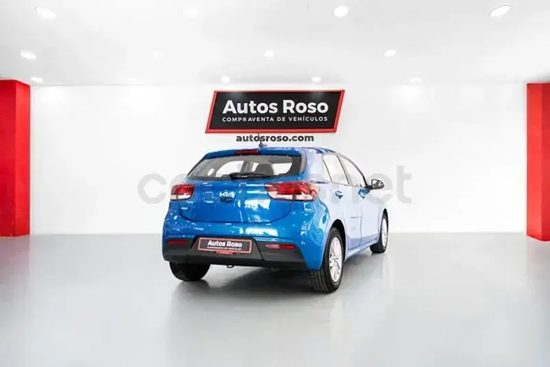Usado Kia Rio 84 CV (61 kW) 2023 Azul Berlina