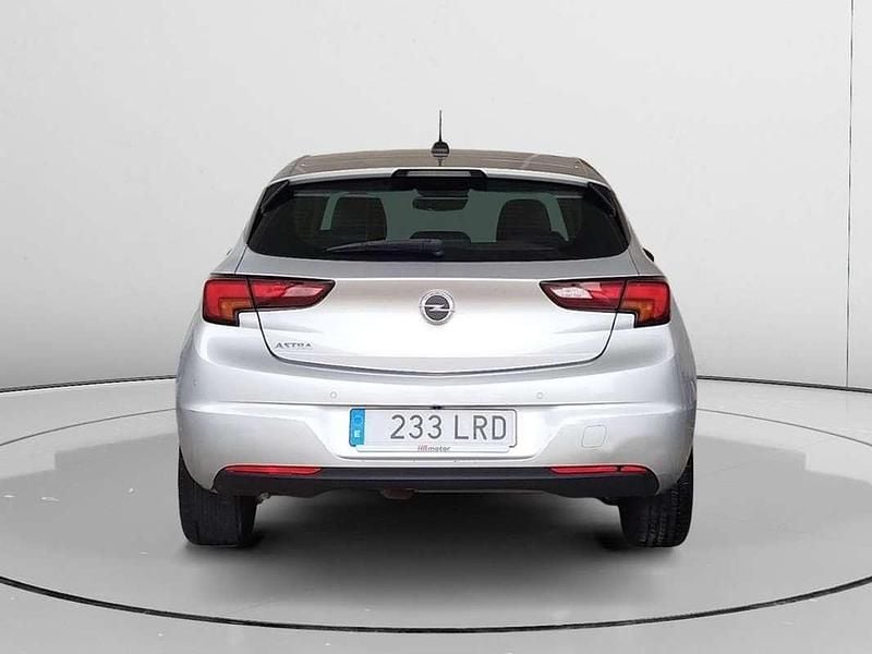 Usado Opel Astra Design & Tech 131 CV (96 kW) 2021 Gris Utilitario