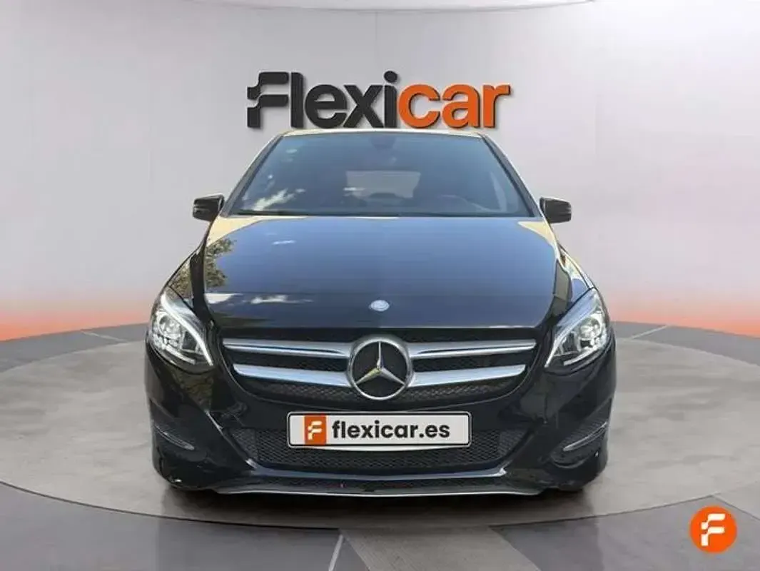Usado Mercedes B200 139 CV (102 kW) 2017 Negro Monovolumen