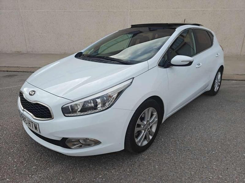 Blanco Usado 2013 Kia Ceed Utilitario | 8500 € (Precio justo) - Imagen 1/4
