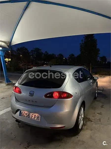 Usado Seat Leon Sport 140 CV (102 kW) 2007 Gris / plata Utilitario
