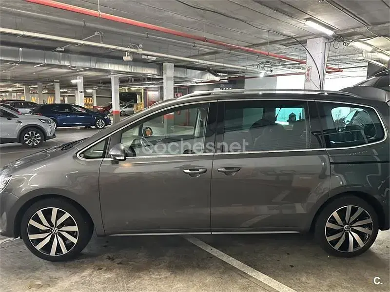Usado VW Sharan Sportline 150 CV (110 kW) 2019 Gris / plata Monovolumen