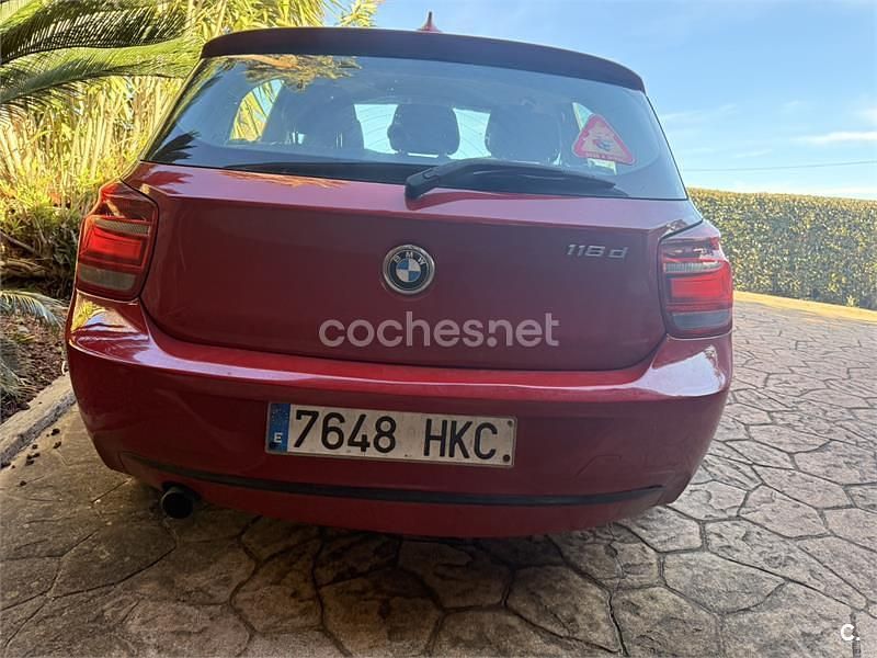 Begagnad BMW 118 143 HK (105 kW) 2012 Röd Halvkombi