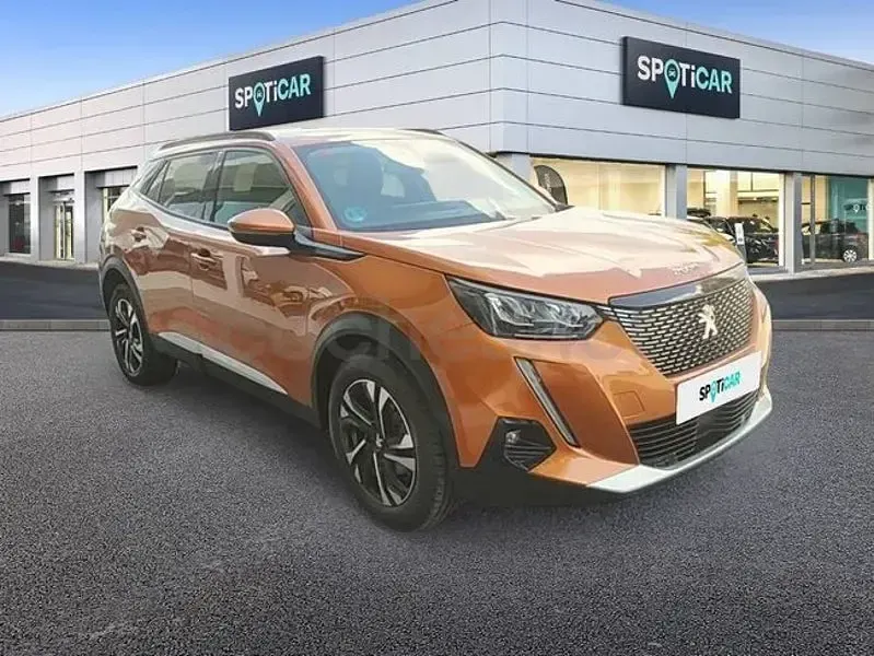 Usado Peugeot 2008 Allure 110 CV (80 kW) 2021 Naranja SUV