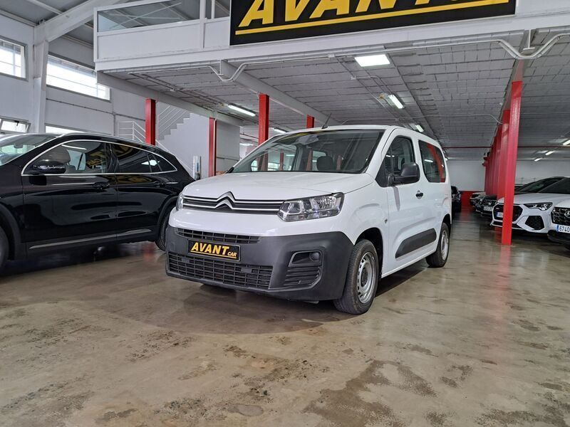 Usado Citroën Berlingo Live 100 CV (73 kW) 2019 Blanco Monovolumen