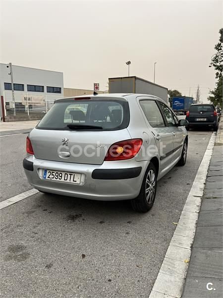 Usado Peugeot 307 110 CV (80 kW) 2005 Gris / plata Berlina
