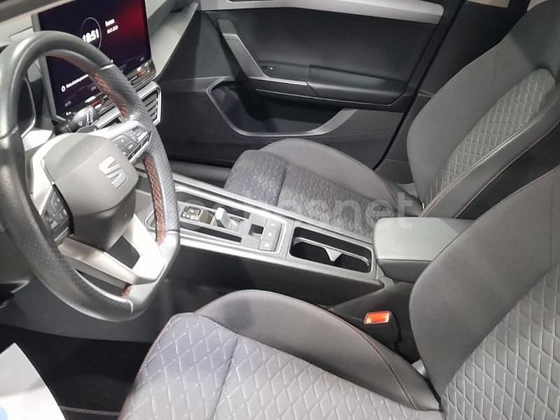 Usado Seat Leon FR 150 CV (110 kW) 2024 Gris / plata Berlina